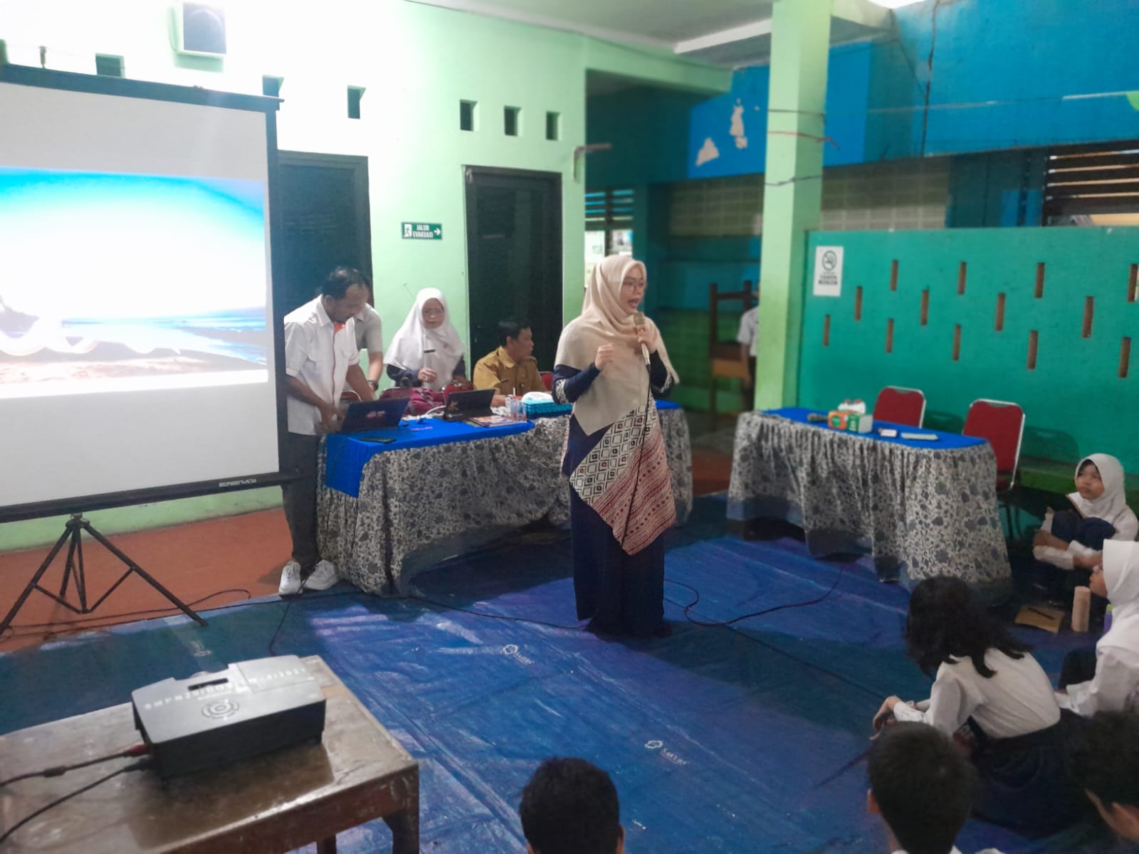 Roadshow Workshop Membaca Di SMP Negeri 20 Jakarta